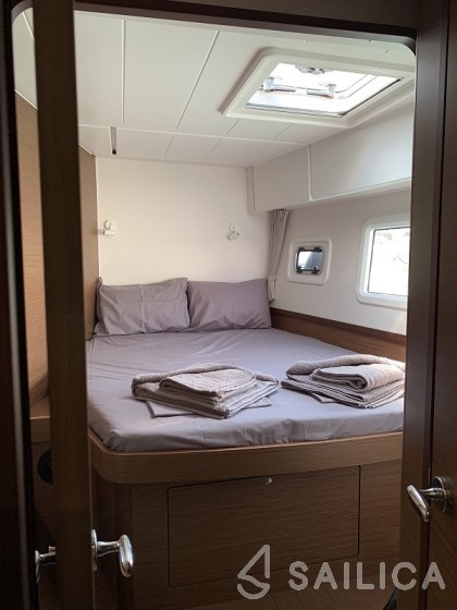 Lagoon 42 - Yacht Charter Sailica
