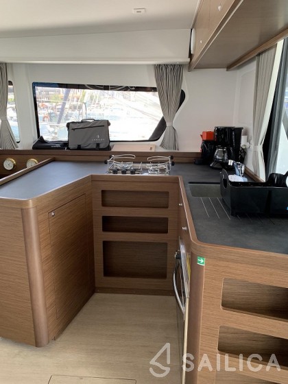 Lagoon 42 - Yacht Charter Sailica