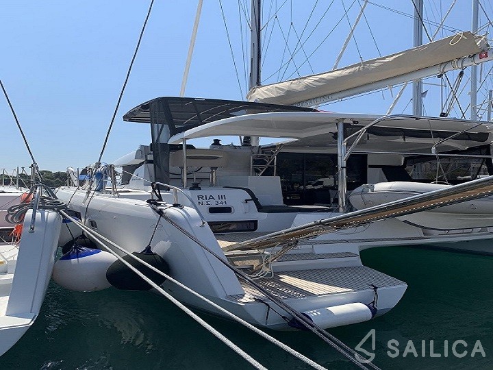 Lagoon 42 - Yacht Charter Sailica