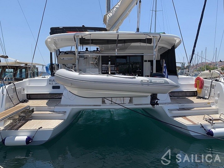 Lagoon 42 - Yacht Charter Sailica