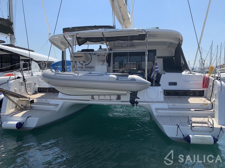 Lagoon 42 - Yacht Charter Sailica