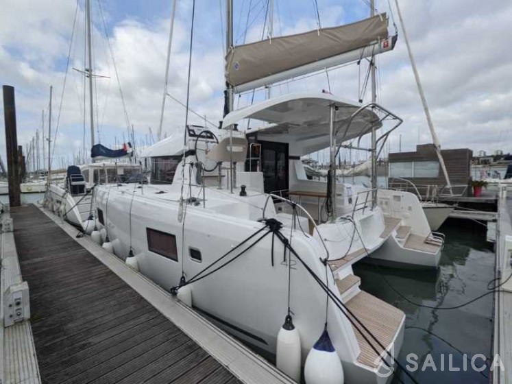 Lagoon 42 - Yacht Charter Sailica