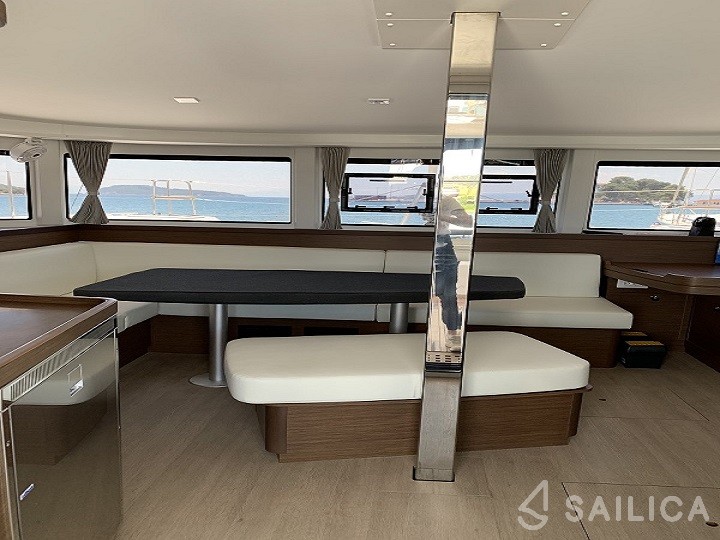 Lagoon 42 - Yacht Charter Sailica