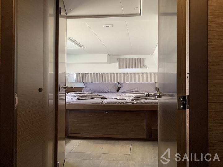 Lagoon 42 - Yacht Charter Sailica