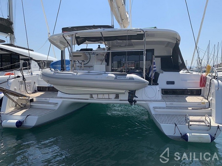 Lagoon 42 - Yacht Charter Sailica