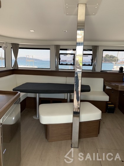 Lagoon 42 - Yacht Charter Sailica