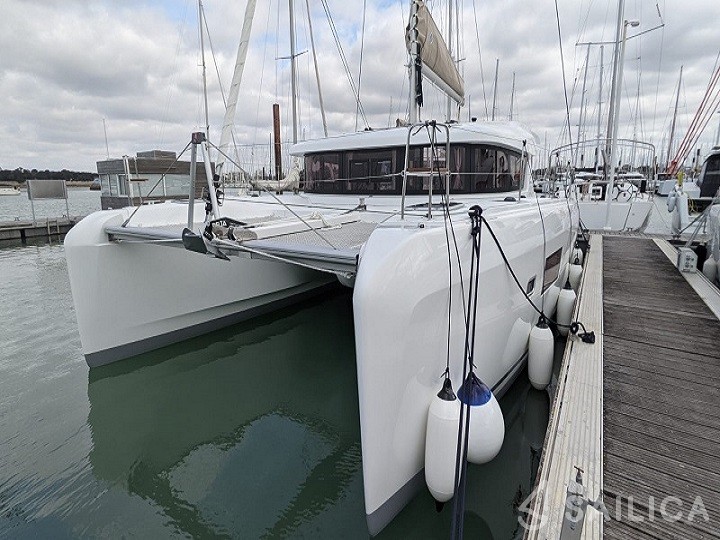 Lagoon 42 - Yacht Charter Sailica