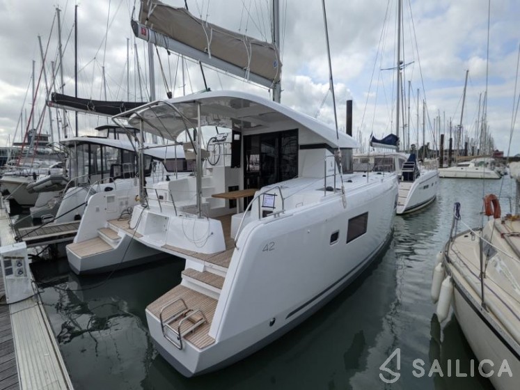 Lagoon 42 - Yacht Charter Sailica