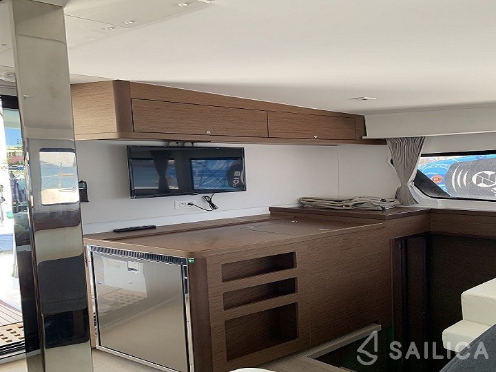 Lagoon 42 - Yacht Charter Sailica