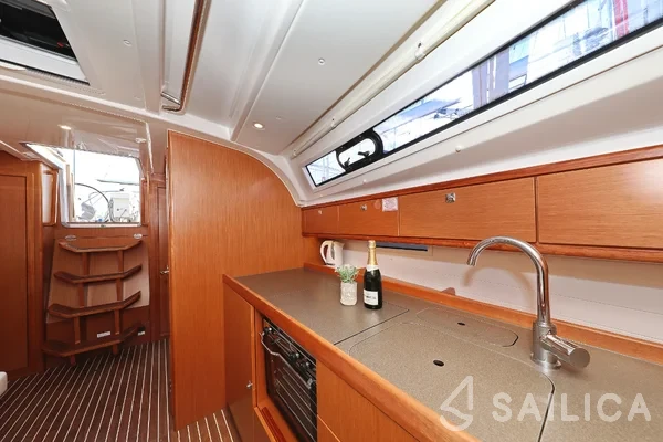 Bavaria 41 Cruiser - Yacht Charter Sailica