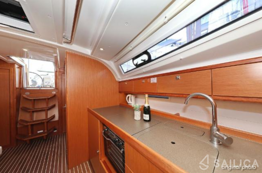 Bavaria 41 Cruiser - Yacht Charter Sailica