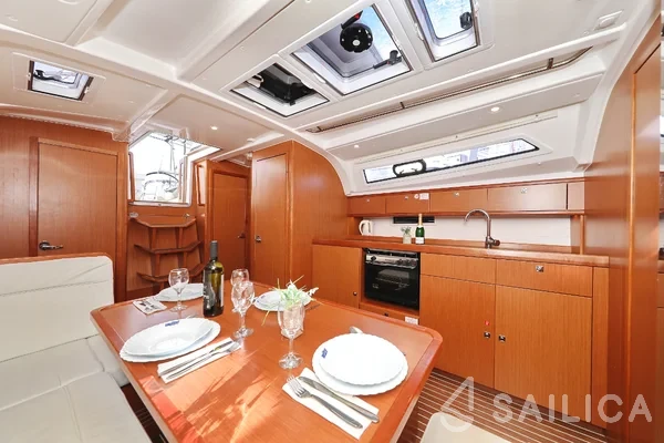 Bavaria 41 Cruiser - Yacht Charter Sailica