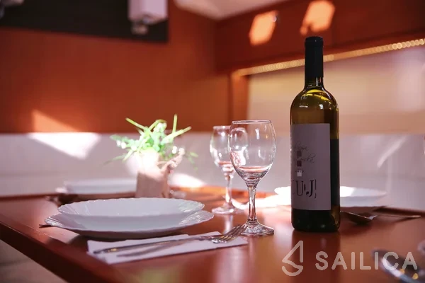 Bavaria 41 Cruiser - Yacht Charter Sailica