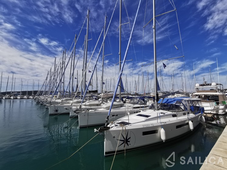 Sun Loft 47 - Yacht Charter Sailica