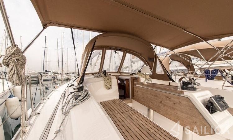 Bavaria 37 Cruiser - Yacht Charter Sailica