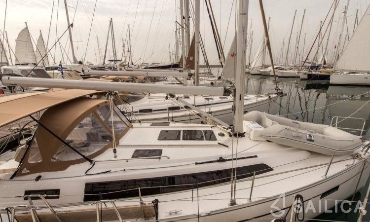Bavaria 37 Cruiser - Yacht Charter Sailica