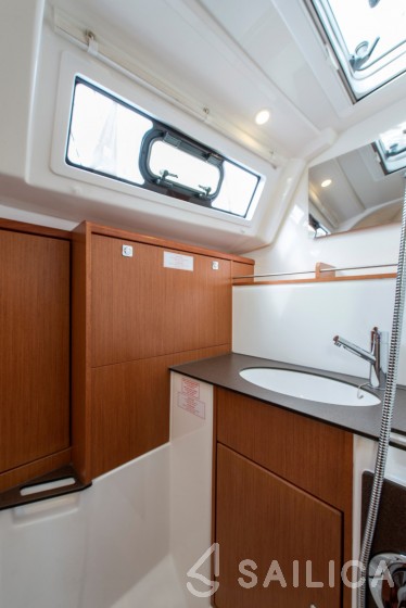 Bavaria 37 Cruiser - Yacht Charter Sailica