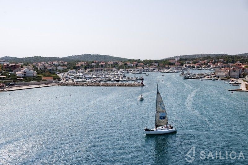 Bavaria 37 Cruiser - Yacht Charter Sailica