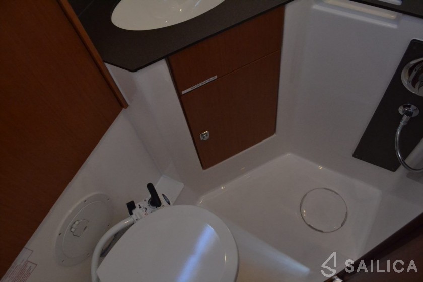 Bavaria 46 Cruiser - Yacht Charter Sailica