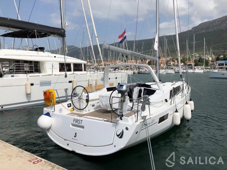 Oceanis 41.1 - Yacht Charter Sailica