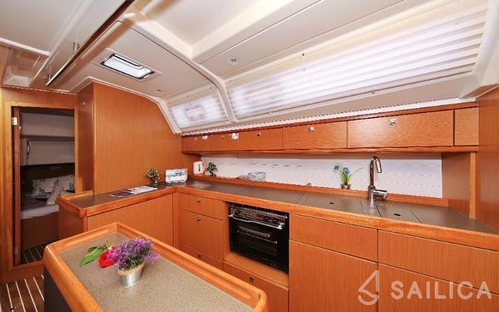 Bavaria 46 Cruiser - Yacht Charter Sailica