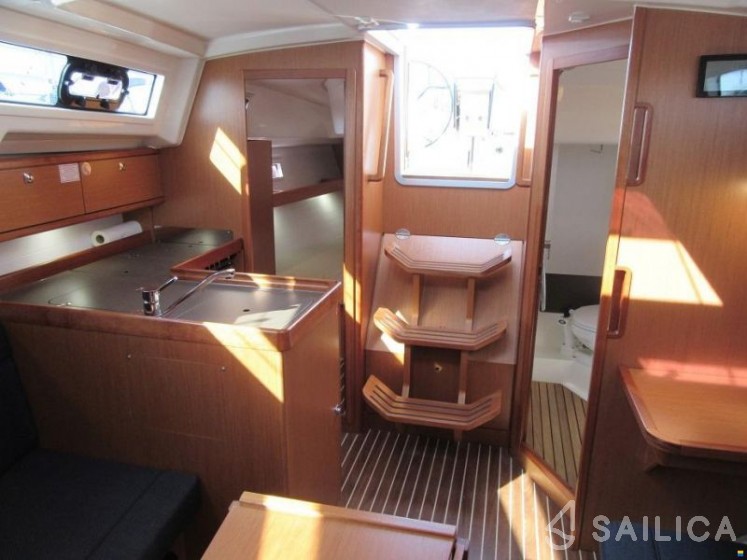 Bavaria Cruiser 34 - Yacht Charter Sailica