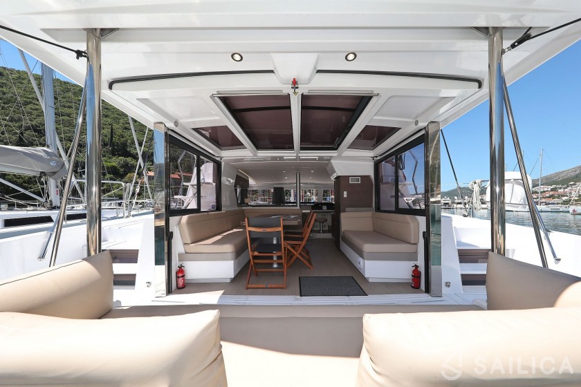 Bali 4.1 - Yacht Charter Sailica