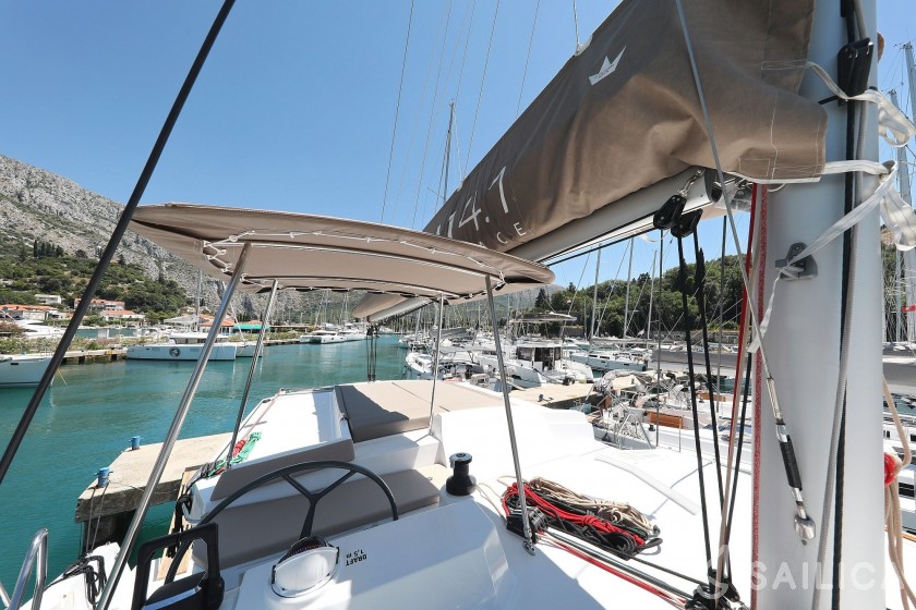 Bali 4.1 - Yacht Charter Sailica