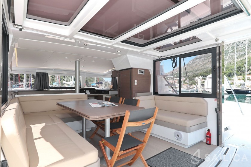 Bali 4.1 - Yacht Charter Sailica