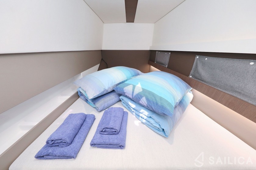 Bali 4.1 - Yacht Charter Sailica