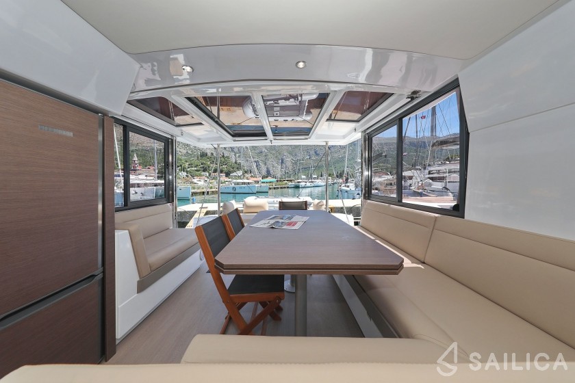 Bali 4.1 - Yacht Charter Sailica