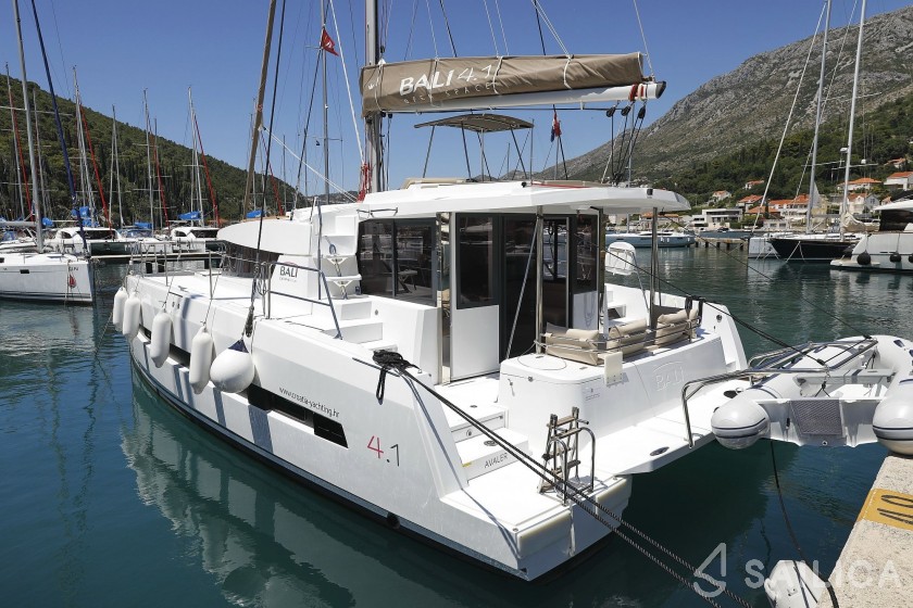Bali 4.1 - Yacht Charter Sailica