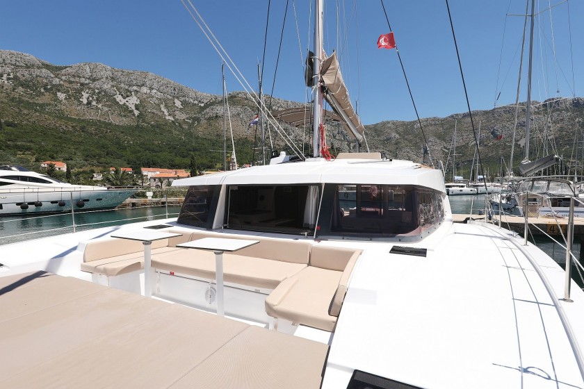 Bali 4.1 - Yacht Charter Sailica