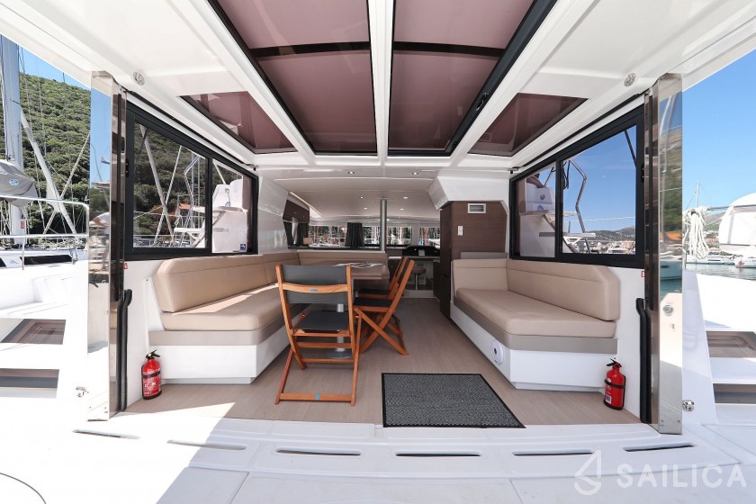 Bali 4.1 - Yacht Charter Sailica
