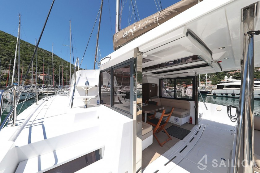 Bali 4.1 - Yacht Charter Sailica