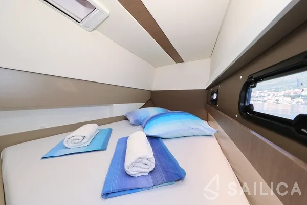 Bali 4.1 - Yacht Charter Sailica