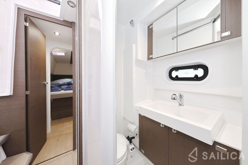Bali 4.1 - Yacht Charter Sailica
