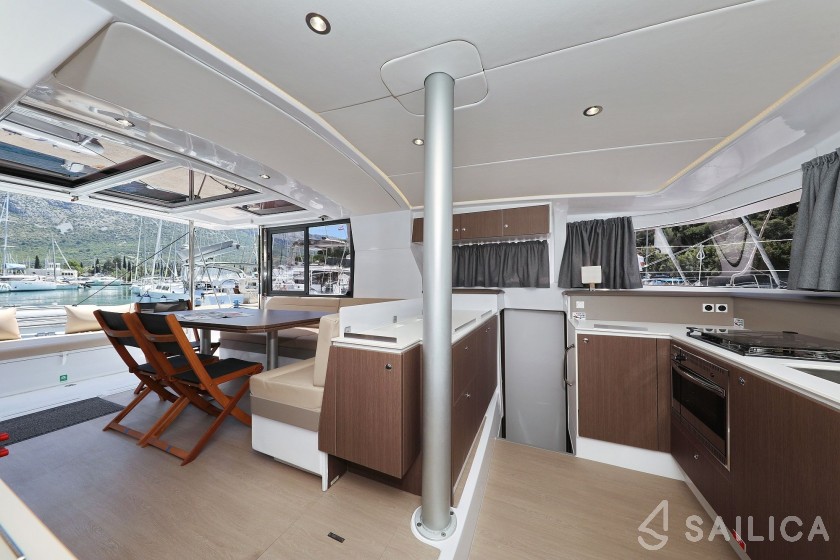 Bali 4.1 - Yacht Charter Sailica