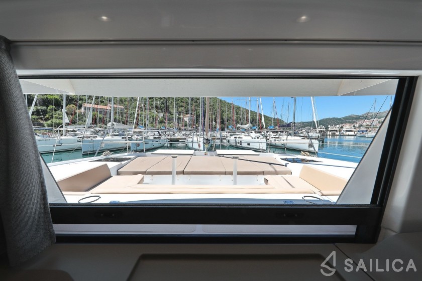Bali 4.1 - Yacht Charter Sailica
