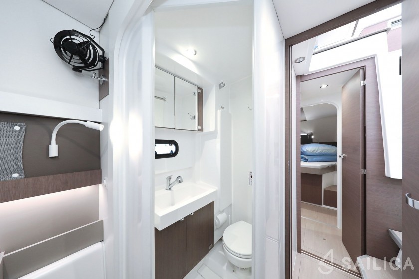 Bali 4.1 - Yacht Charter Sailica