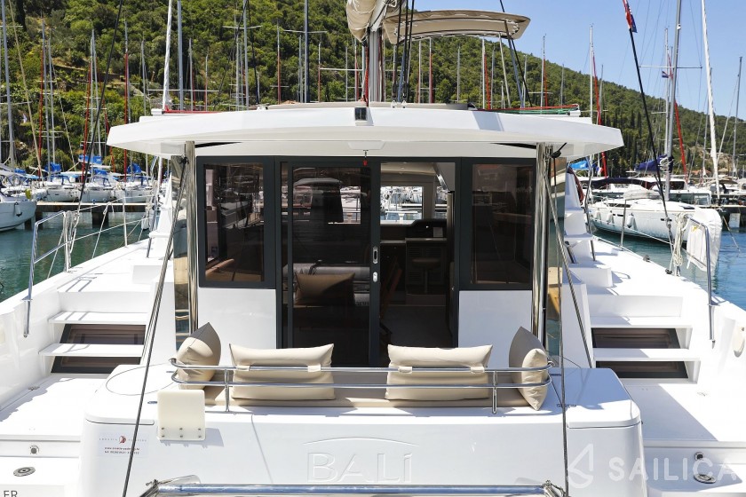 Bali 4.1 - Yacht Charter Sailica