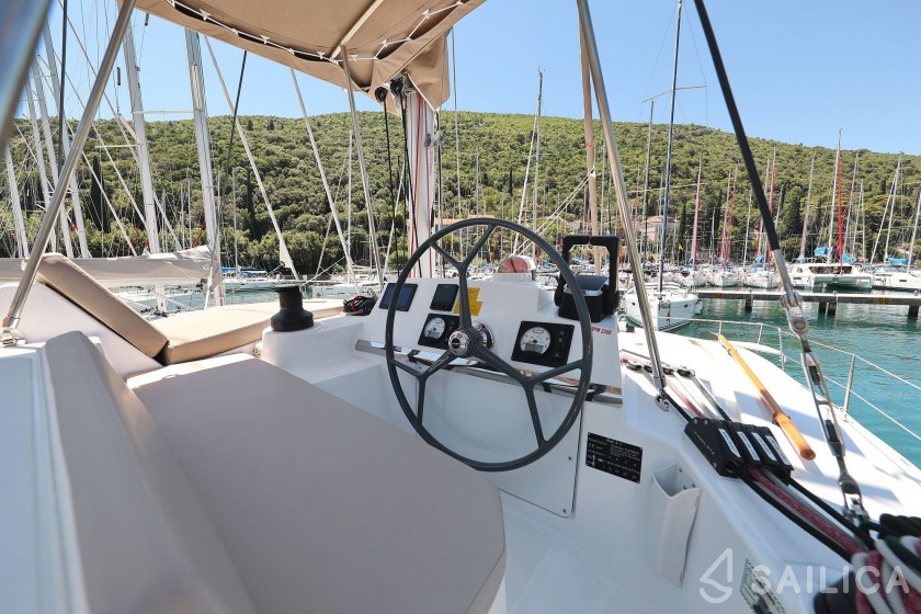 Bali 4.1 - Yacht Charter Sailica