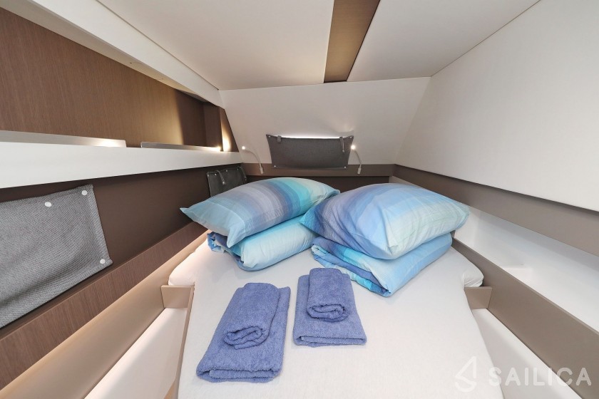 Bali 4.1 - Yacht Charter Sailica