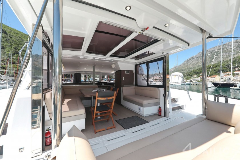 Bali 4.1 - Yacht Charter Sailica