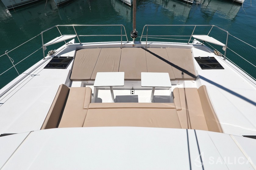 Bali 4.1 - Yacht Charter Sailica