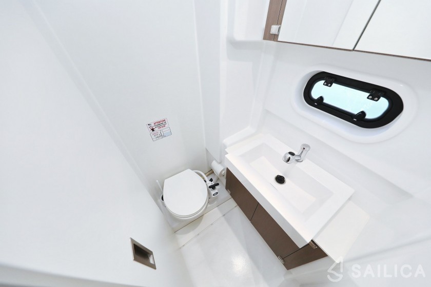 Bali 4.1 - Yacht Charter Sailica