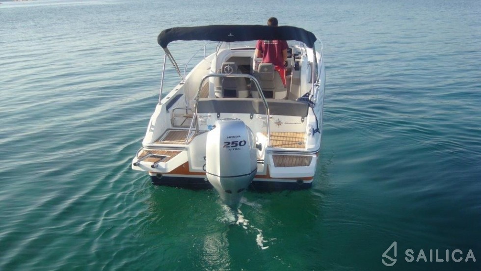 Cap Camarat 7.5 WA - Yacht Charter Sailica