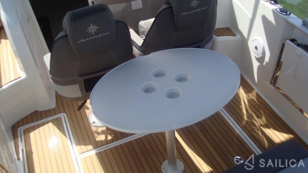 Cap Camarat 7.5 WA - Yacht Charter Sailica