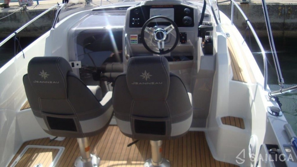 Cap Camarat 7.5 WA - Yacht Charter Sailica