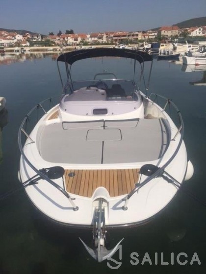 Cap Camarat 7.5 WA - Yacht Charter Sailica